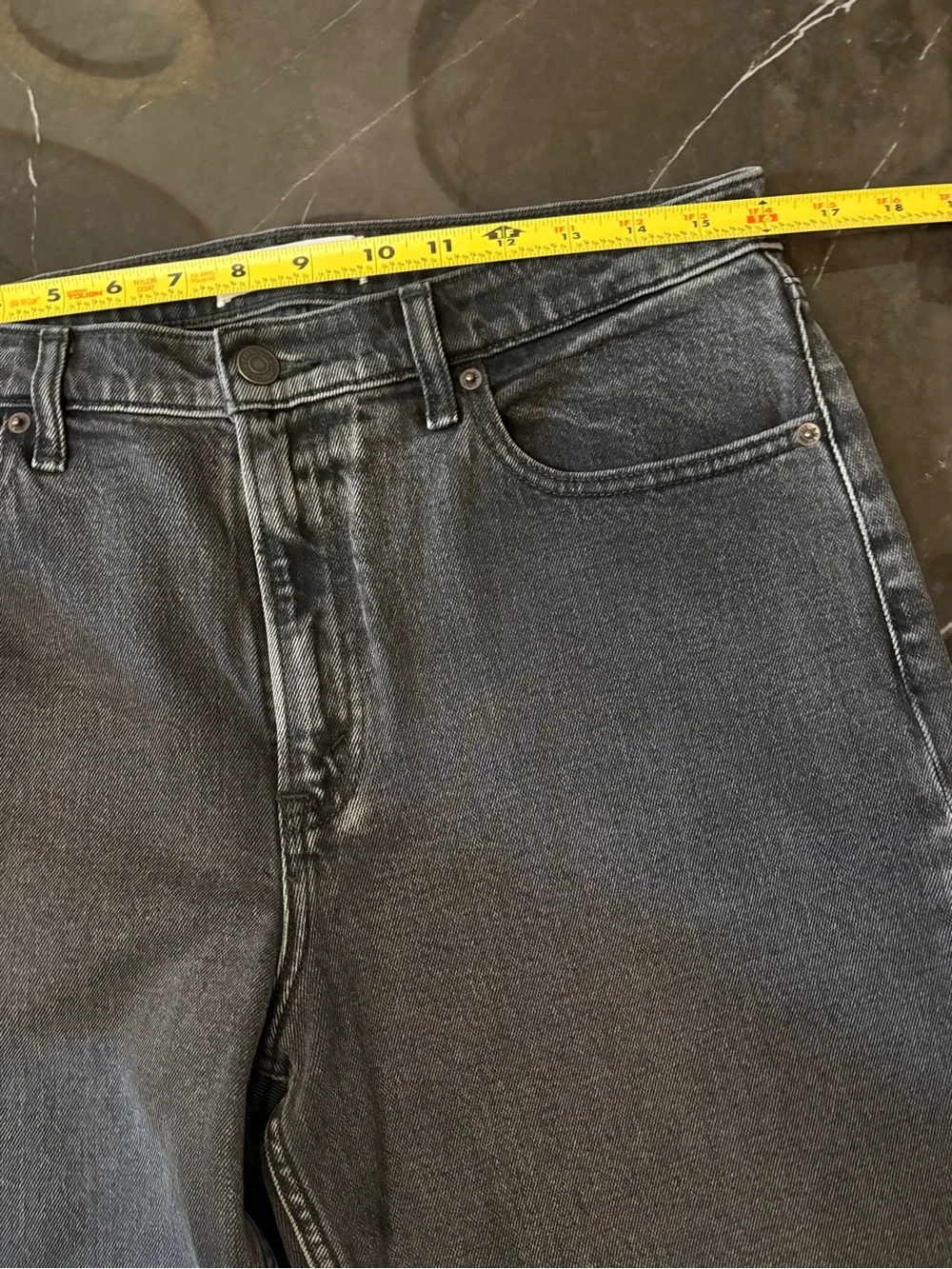Abercrombie & Fitch The Mom High Rise Jeans Denim Washed Black Size 30/10 Womens